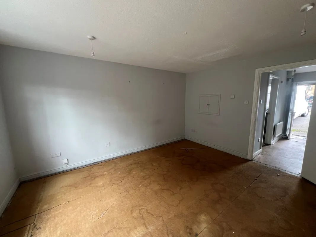 A 2 bedroom end terraced property in Coventry.