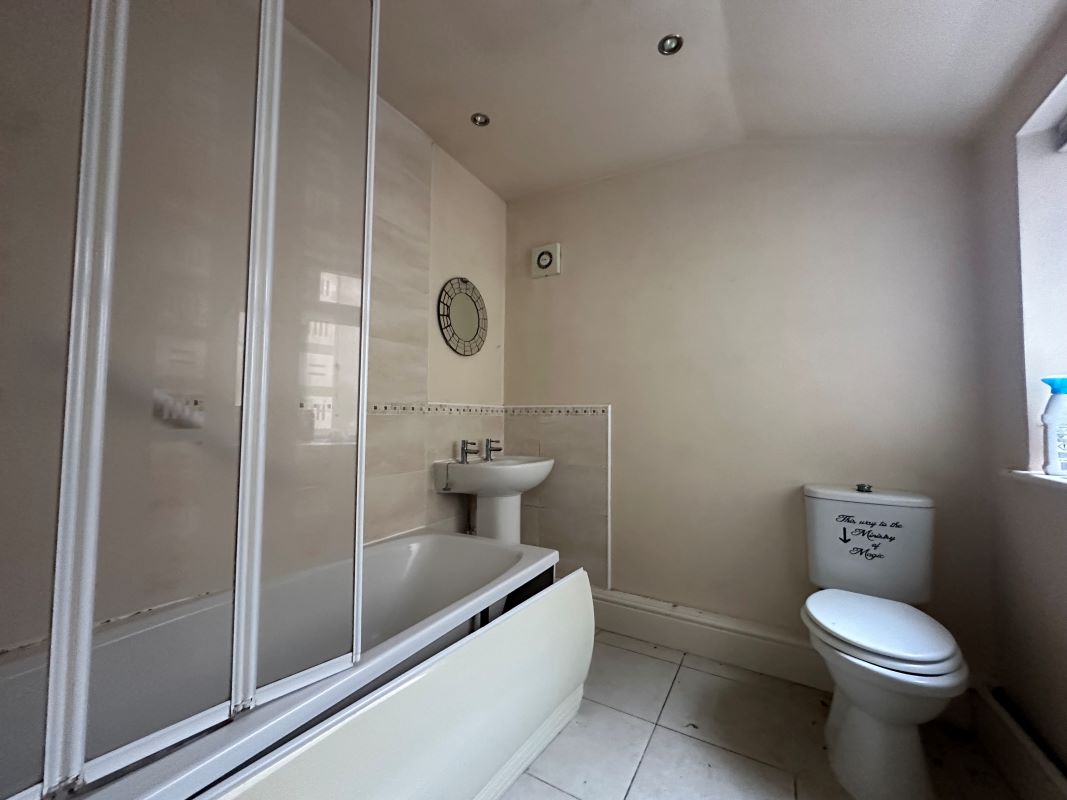 2 bedroom mid terraced house in Coalville
