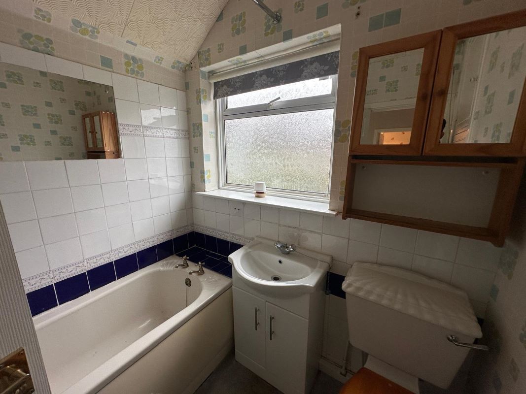3 bedroom semi detached property in Rowley Regis