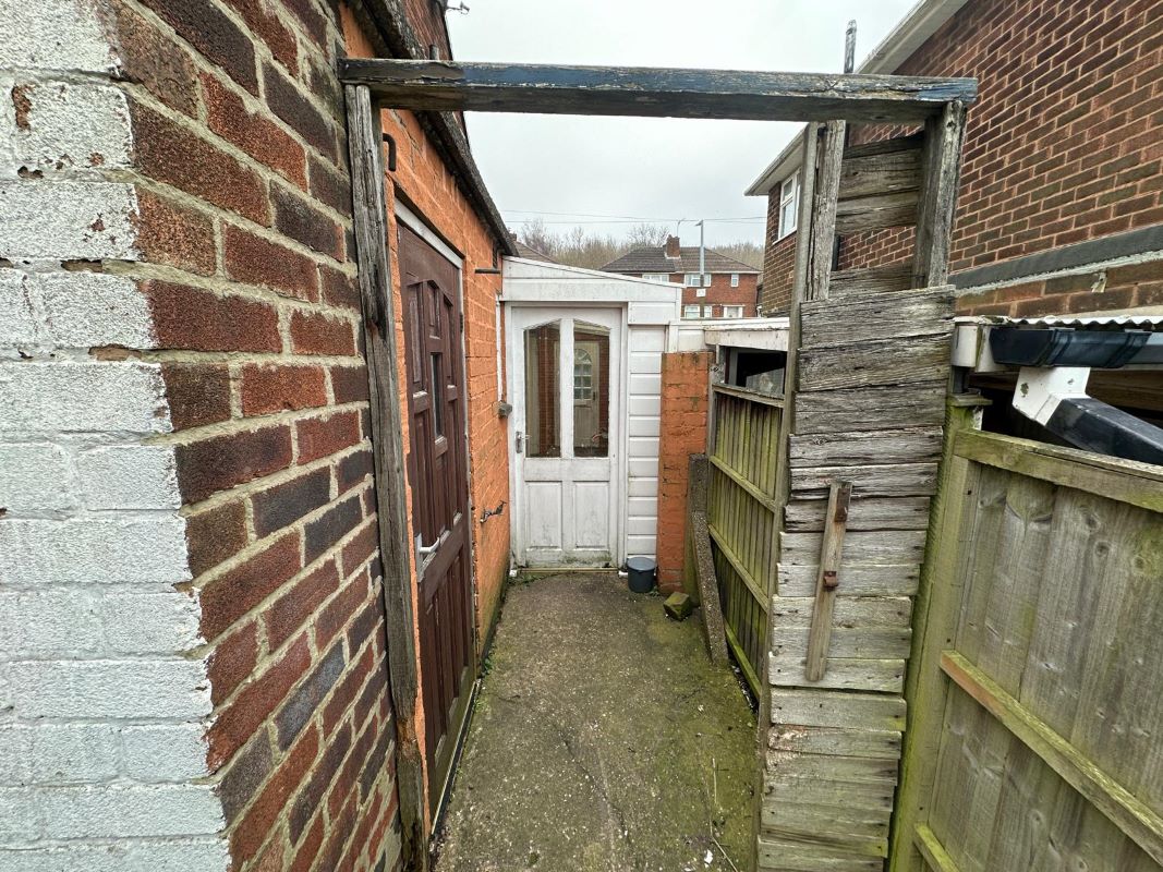 3 bedroom semi detached property in Rowley Regis