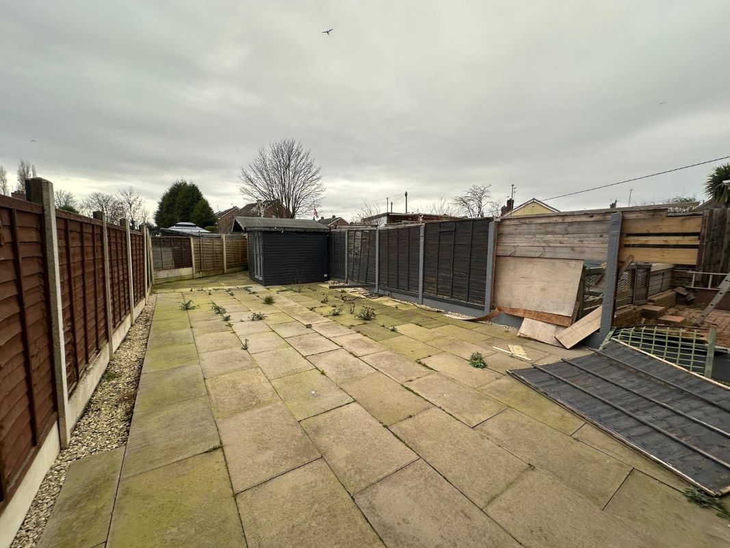 3 bedroom semi detached house in Wednesbury