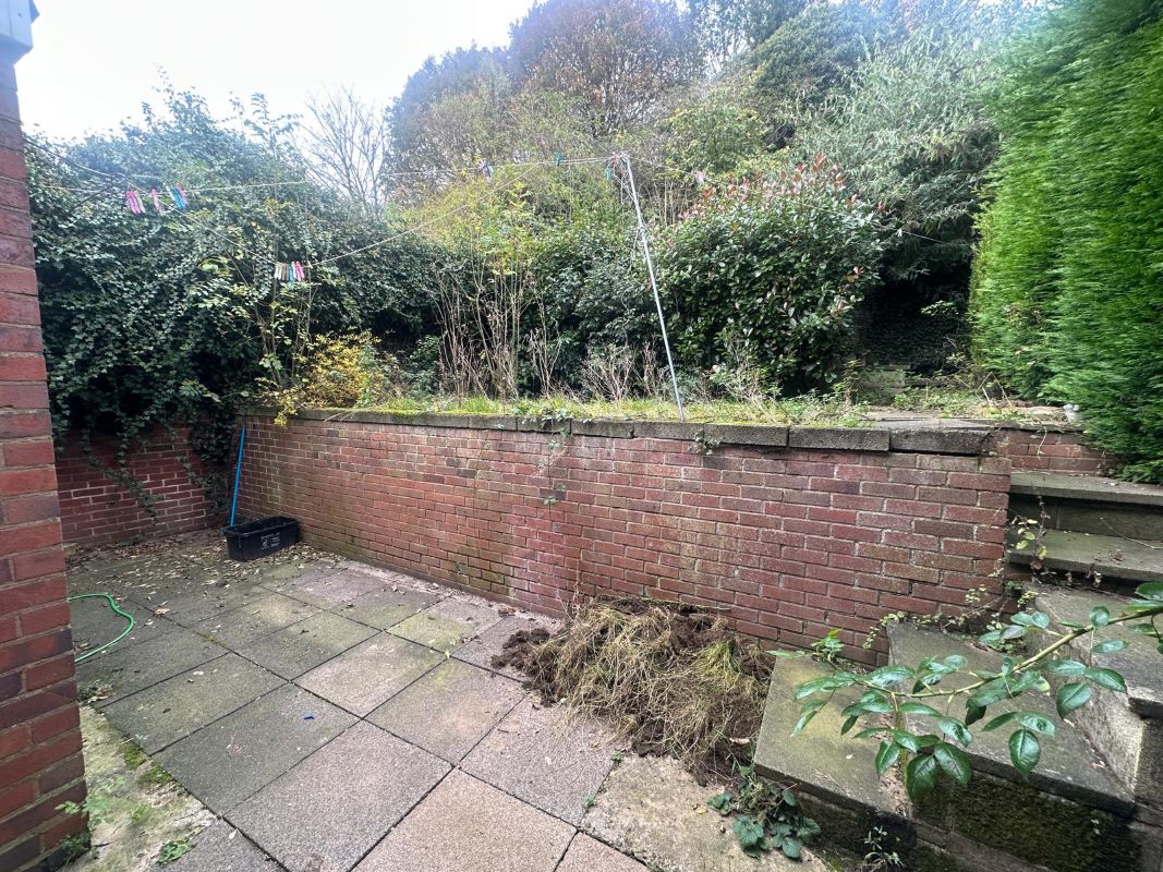 3 bedroom semi detached house in Brierley Hill