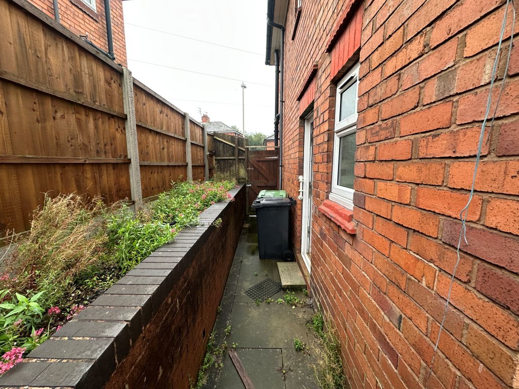 3 bedroom semi detached house in Dudley