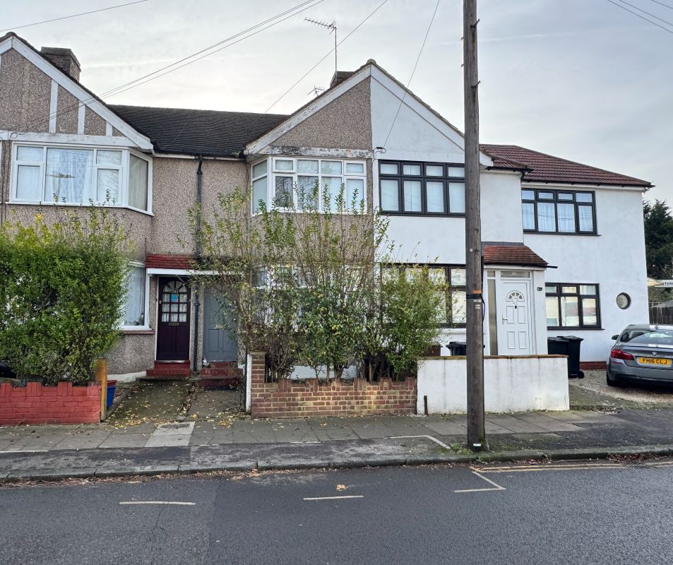 2 bedroom mid terraced property in Middlesex