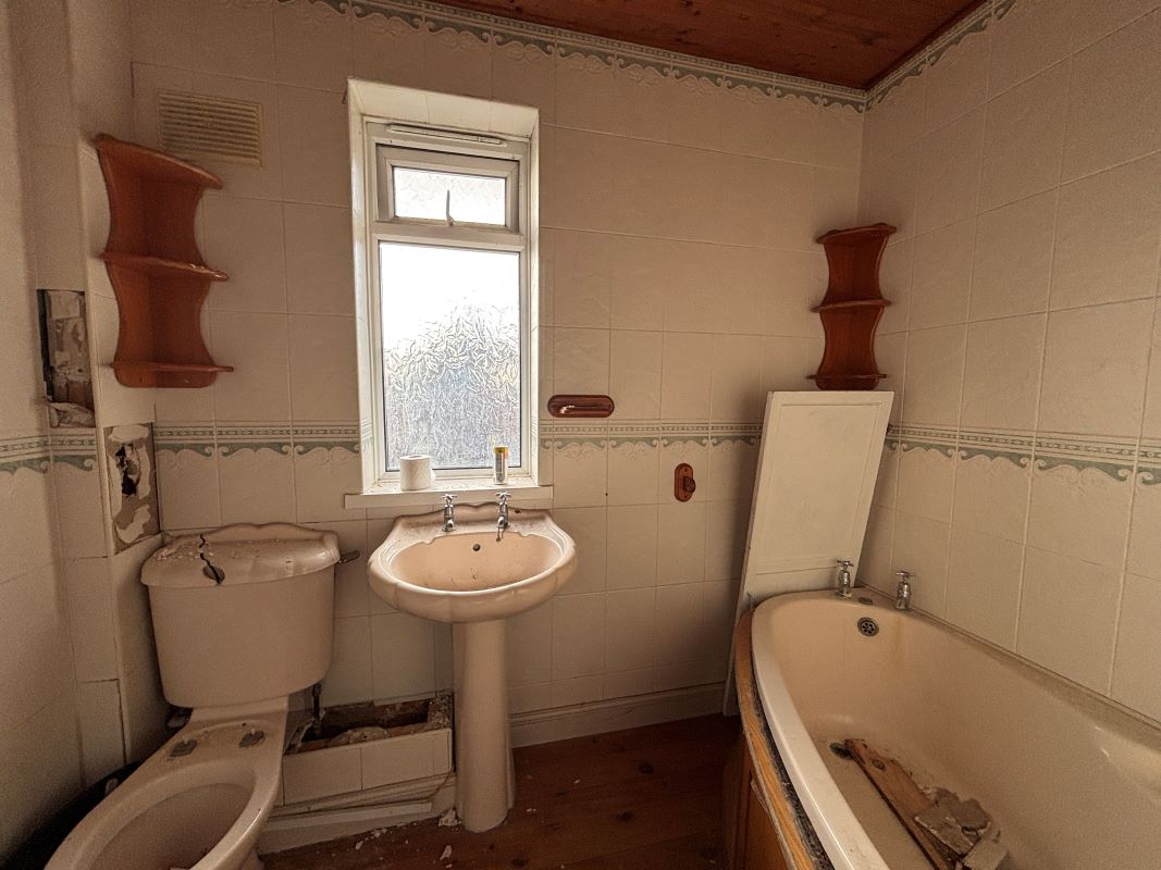 3 bedroom semi detached house in Ilkeston, Derbys.