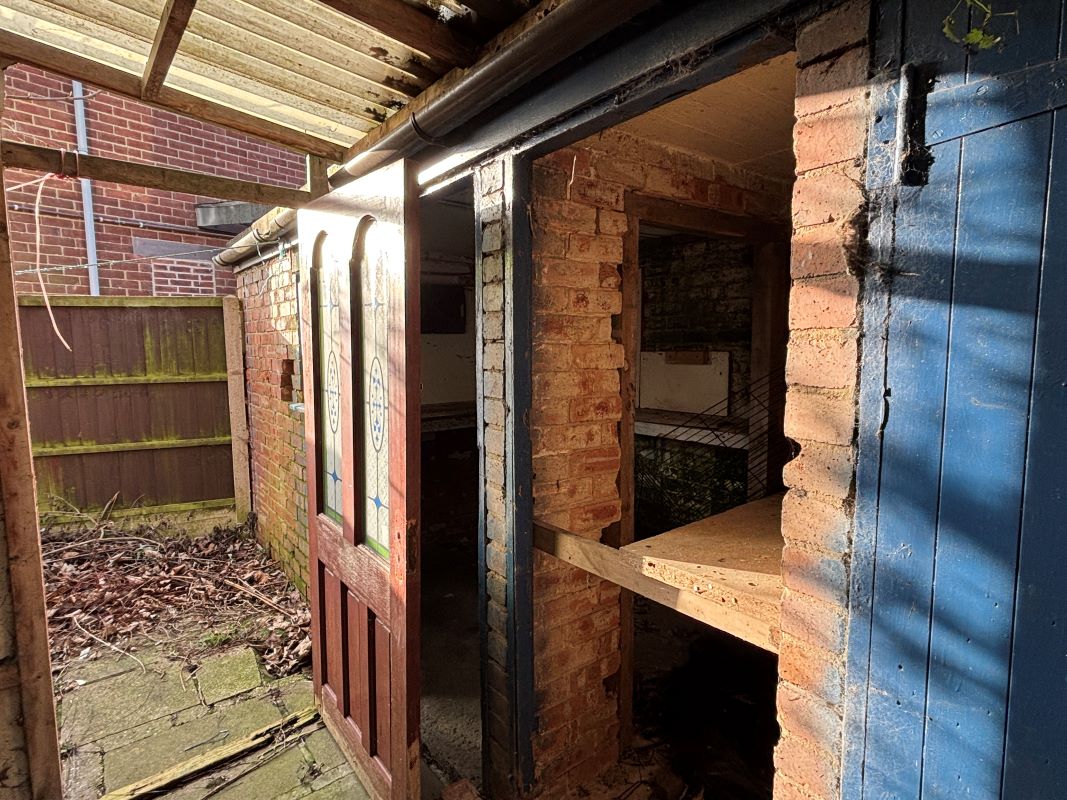 3 bedroom semi detached house in Ilkeston, Derbys.