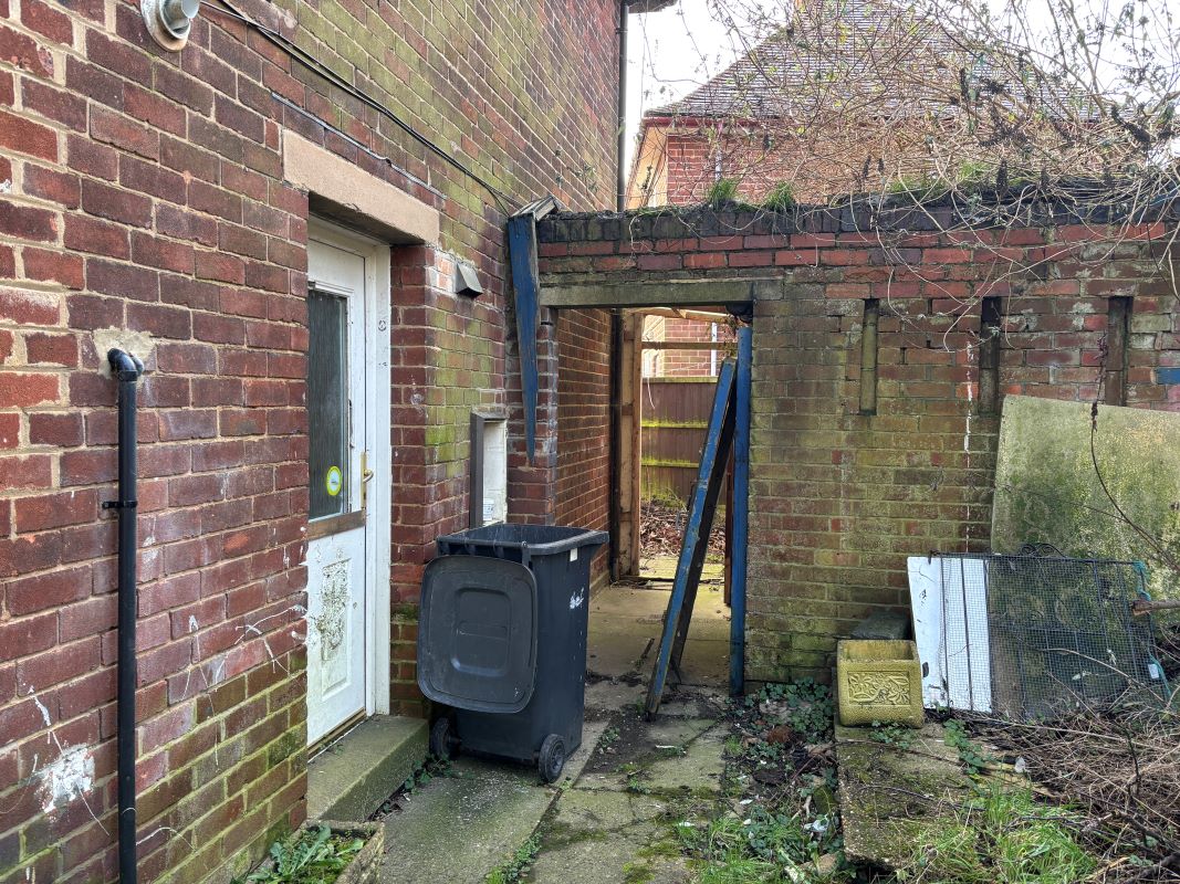3 bedroom semi detached house in Ilkeston, Derbys.