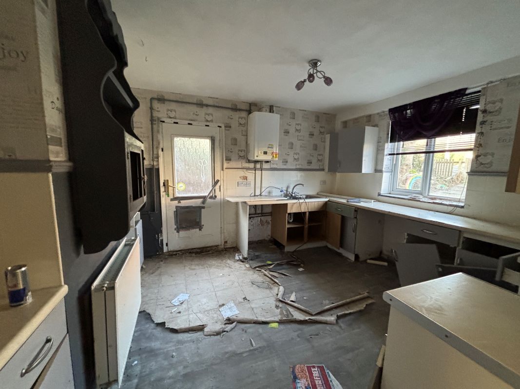3 bedroom semi detached house in Ilkeston, Derbys.