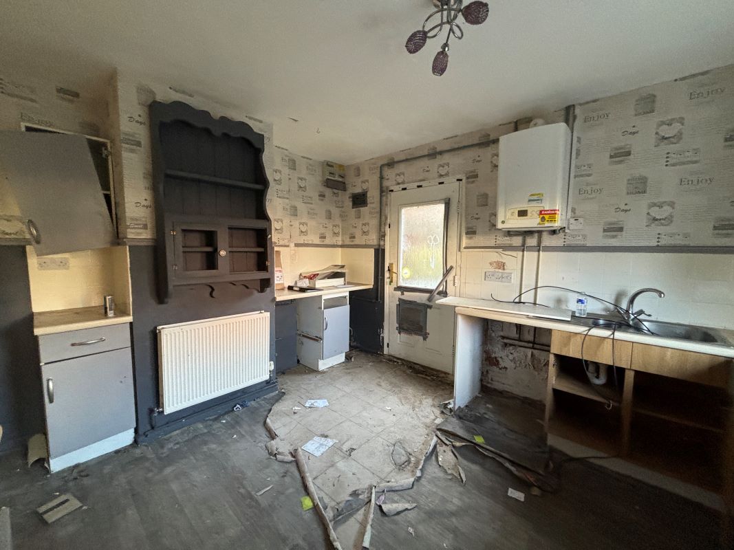 3 bedroom semi detached house in Ilkeston, Derbys.