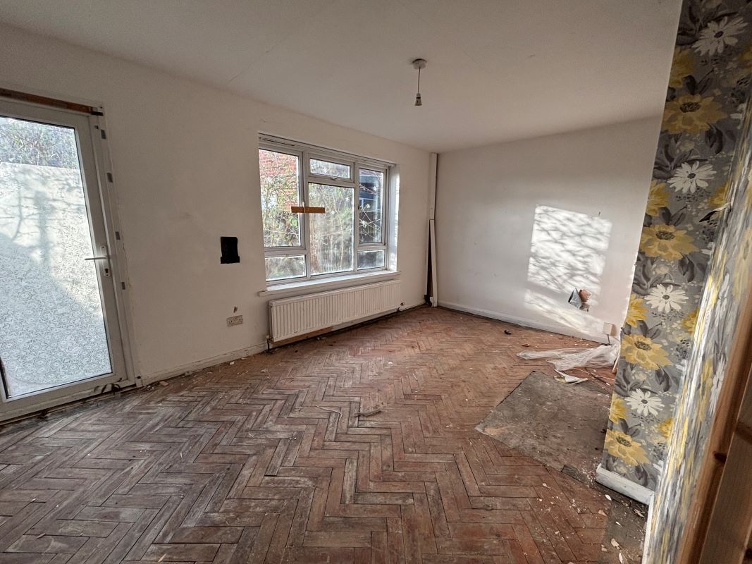 3 bedroom semi detached house in Ilkeston, Derbys.