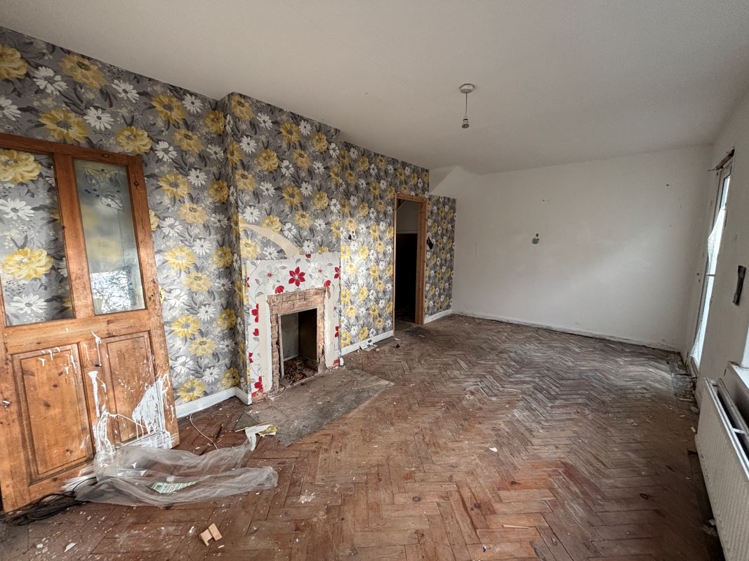 3 bedroom semi detached house in Ilkeston, Derbys.