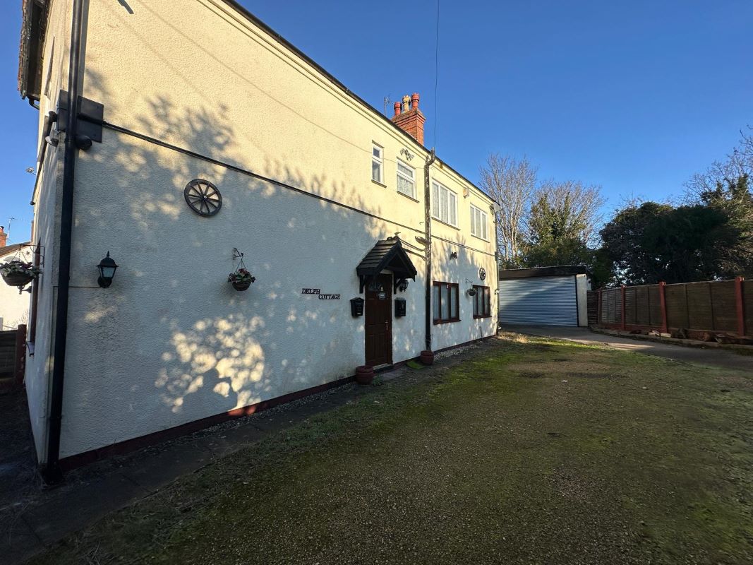 3 bedroom detached house in Brierley Hill