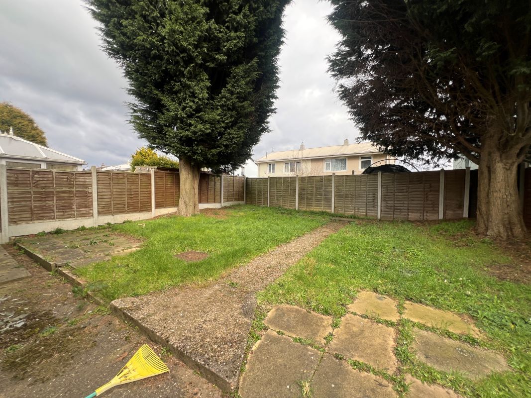 3 bedroom semi detached house in Wolverhampton