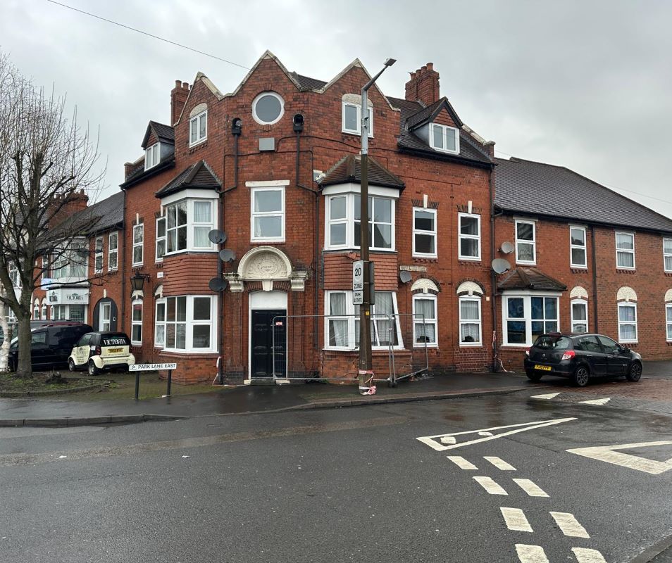 1 bedroom second floor flat in Tipton 