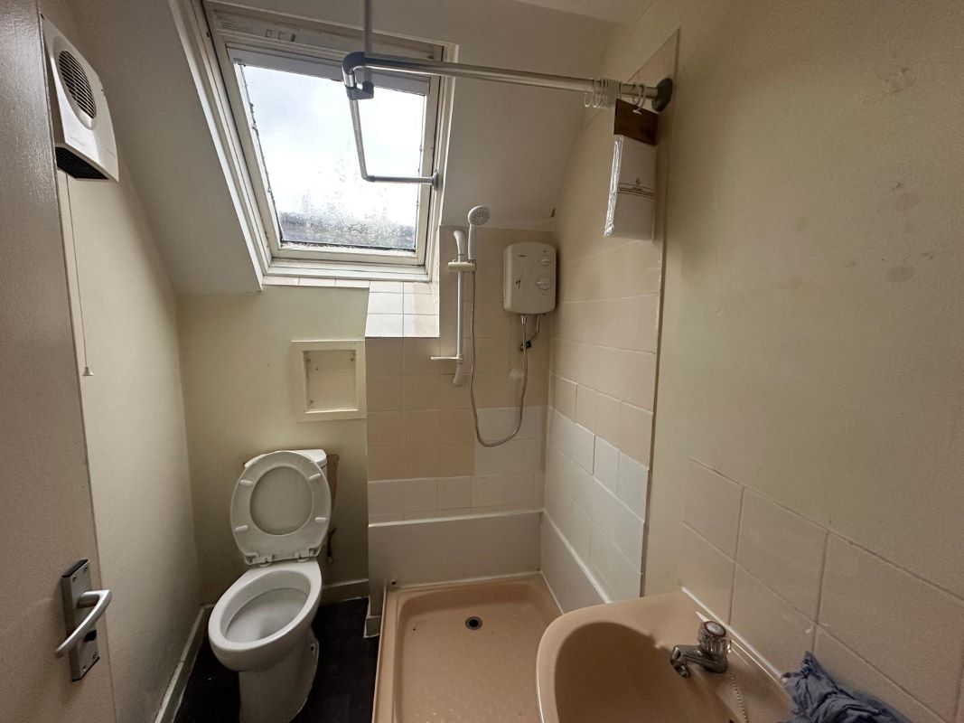 1 bedroom second floor flat in Tipton 