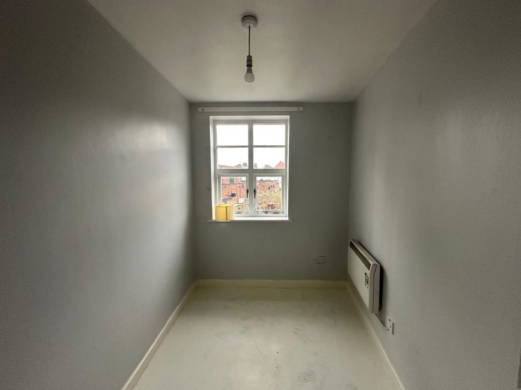 4 bedroom three storey mid terraced property in Walsall 