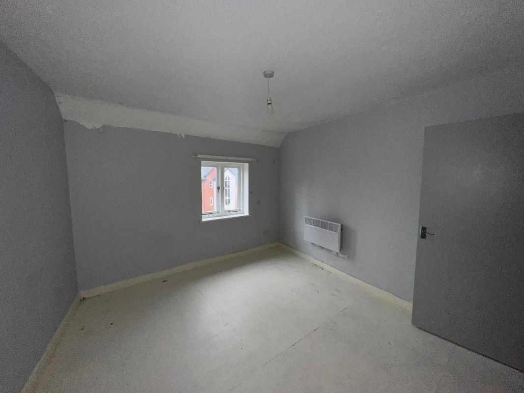 4 bedroom three storey mid terraced property in Walsall 