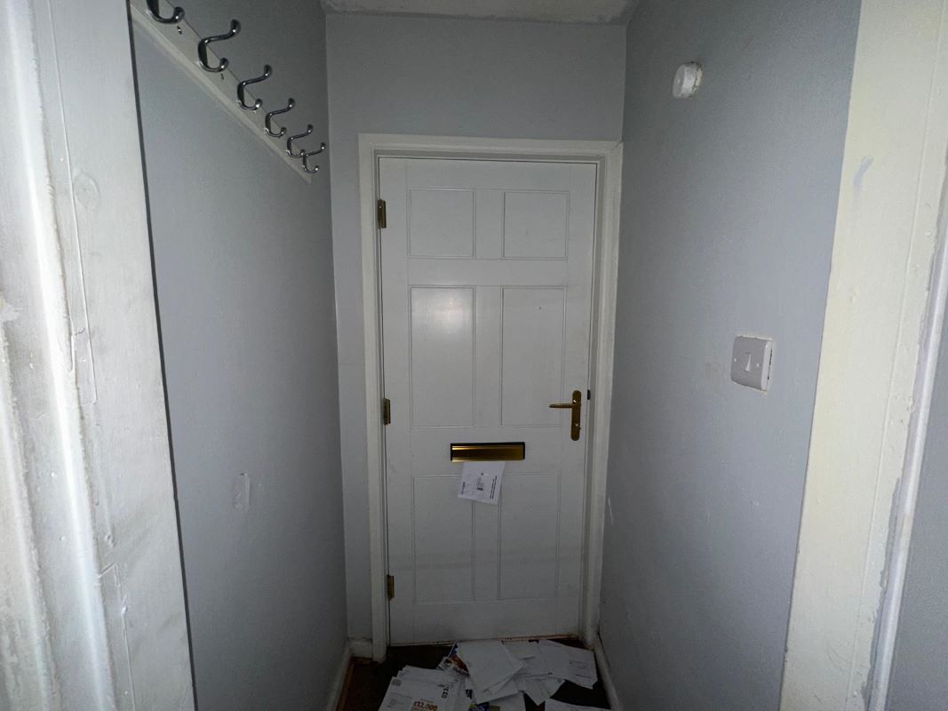 4 bedroom three storey mid terraced property in Walsall 