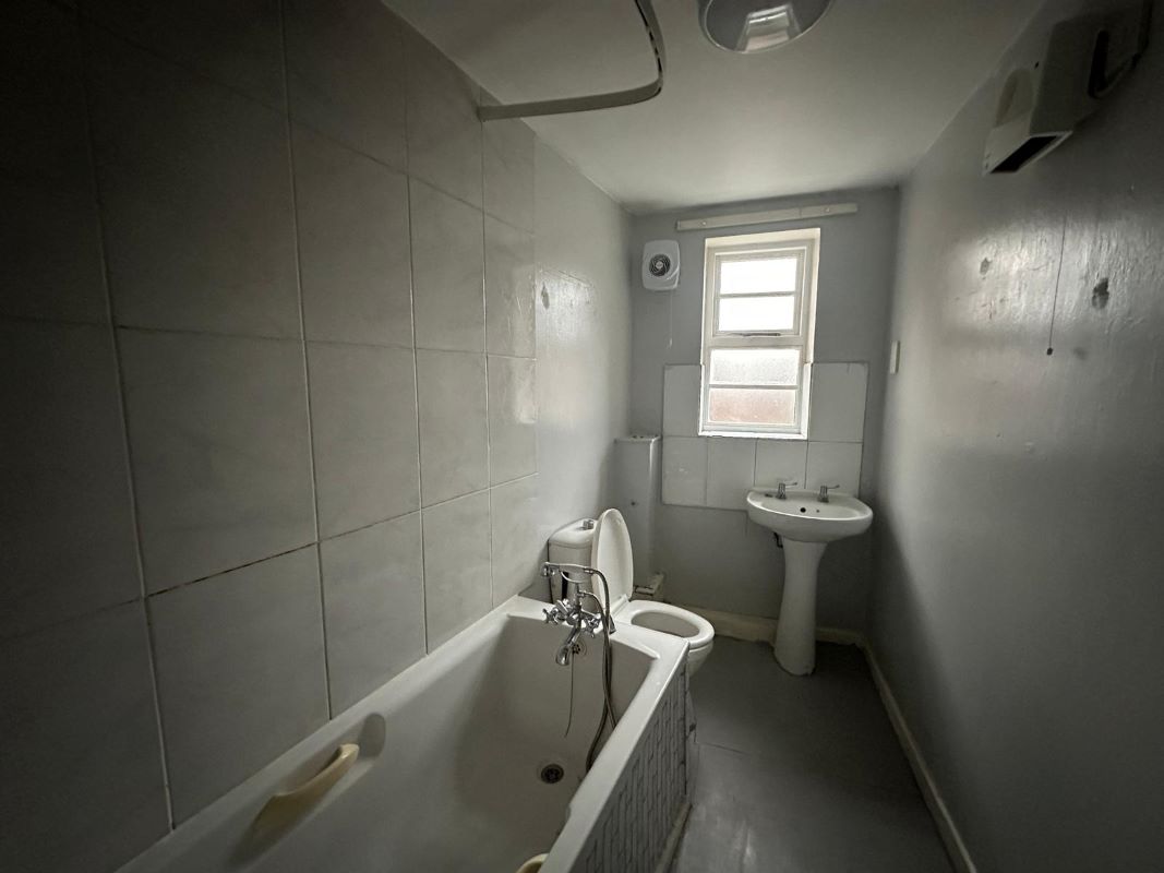 4 bedroom three storey mid terraced property in Walsall 