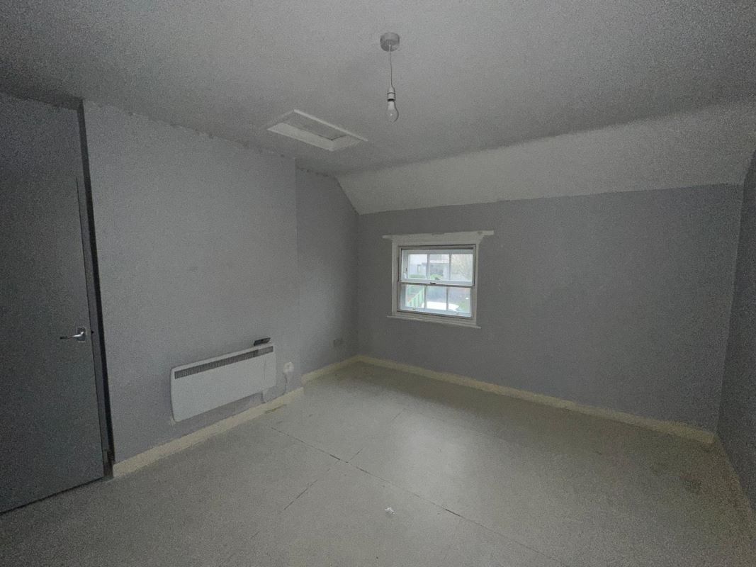 4 bedroom three storey mid terraced property in Walsall 