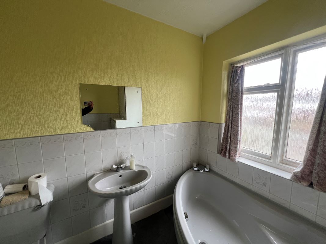 3 bedroom semi detached property in Walsall