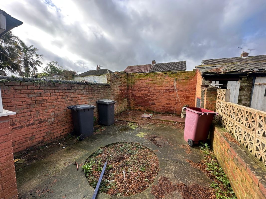 2 bedroom mid terraced house in Chesterfield