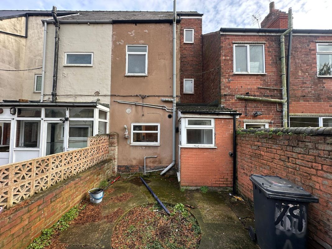 2 bedroom mid terraced house in Chesterfield