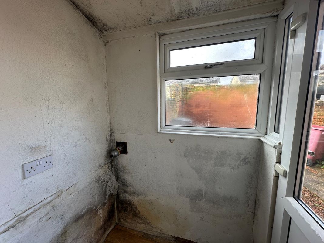 2 bedroom mid terraced house in Chesterfield
