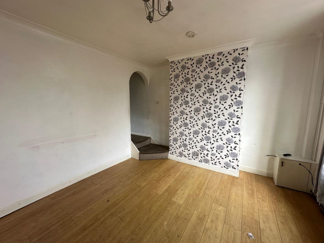 2 bedroom mid terraced house in Chesterfield