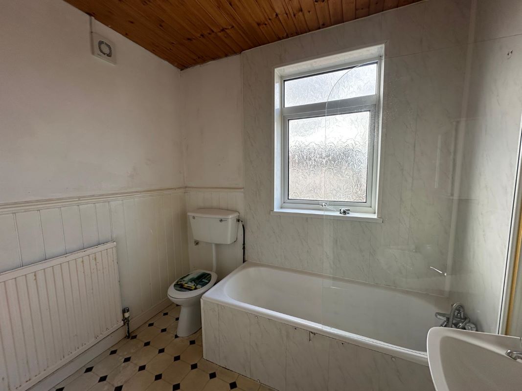 2 bedroom mid terraced house in Chesterfield