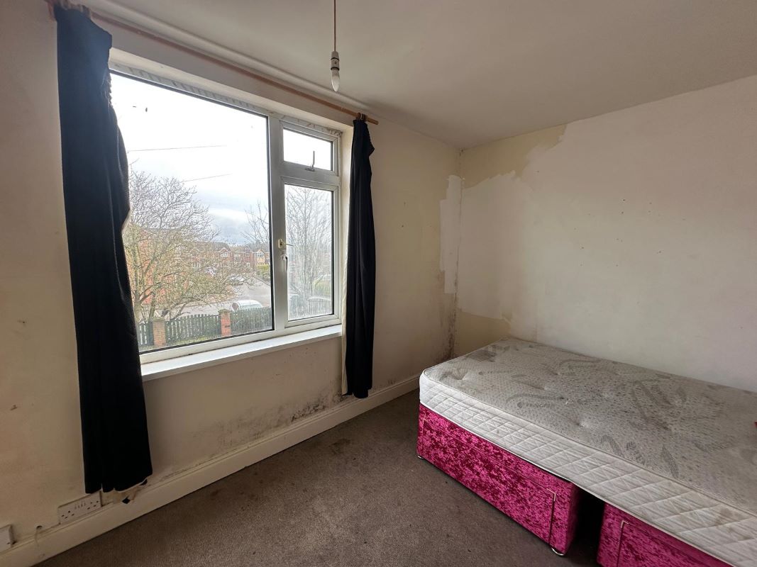 2 bedroom mid terraced house in Chesterfield