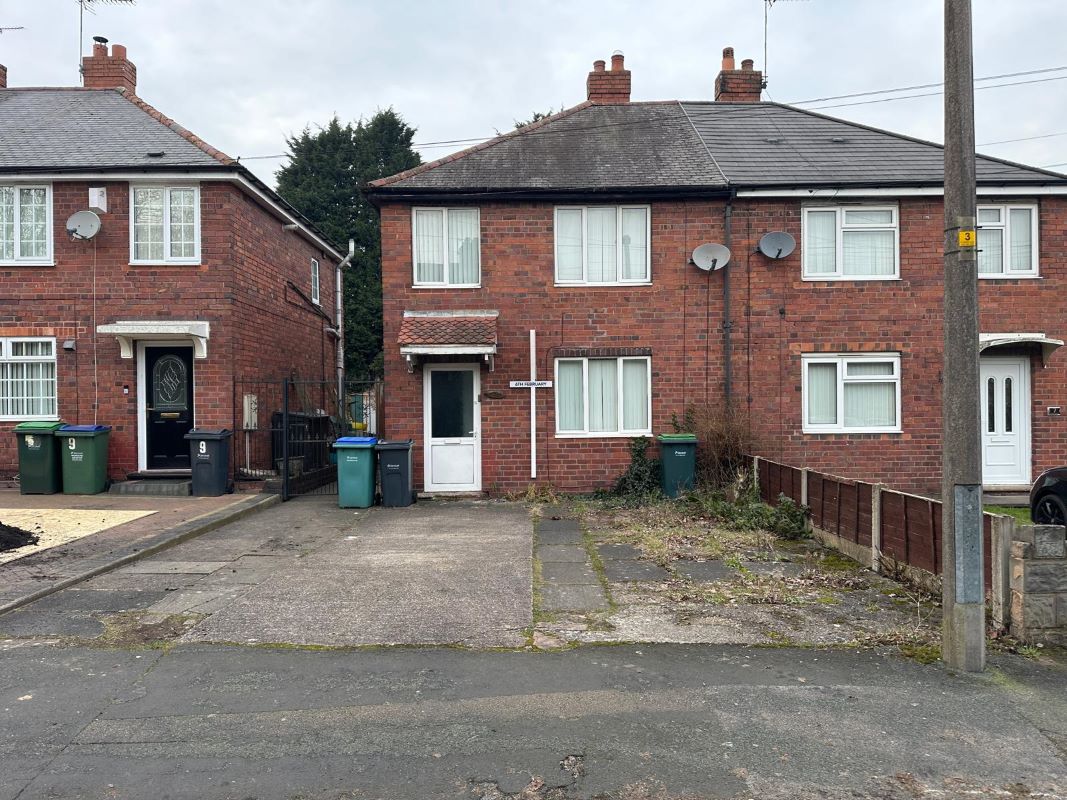 3 bedroom semi detached house in Tipton