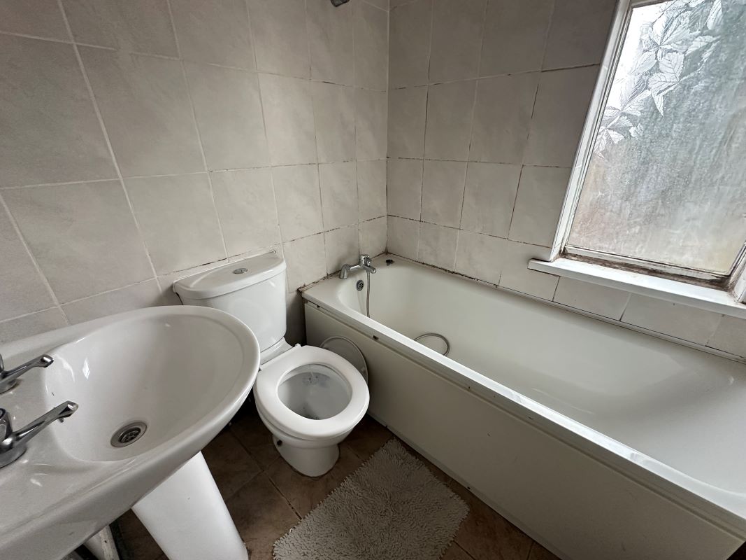 3 bedroom semi detached house in Tipton