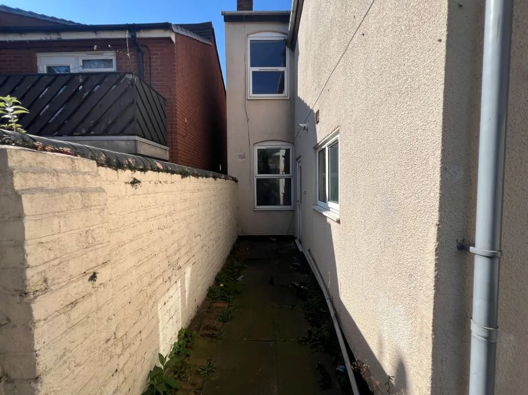 3 bedroom end terraced house in Walsall