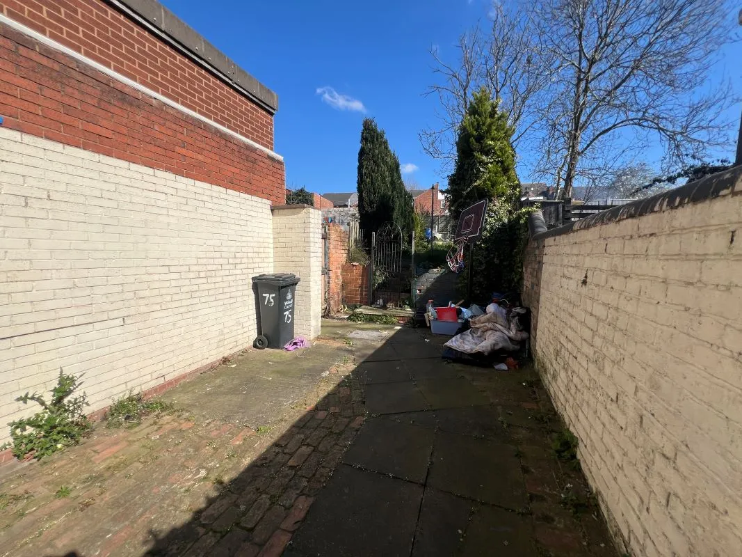 3 bedroom end terraced house in Walsall