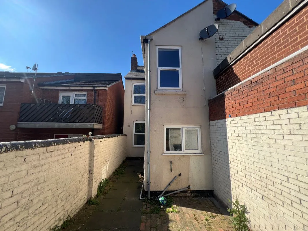 3 bedroom end terraced house in Walsall