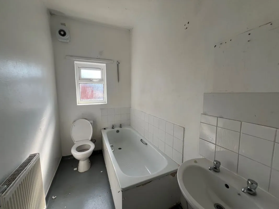 3 bedroom end terraced house in Walsall