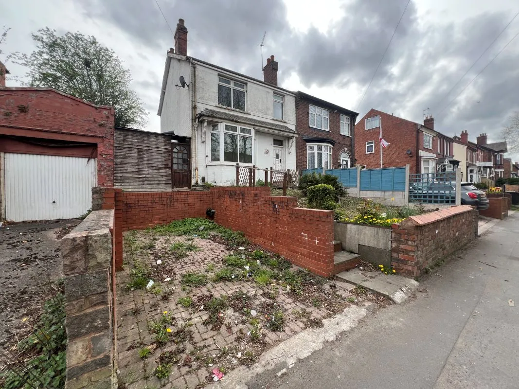 3 bedroom semi detached house in Tipton