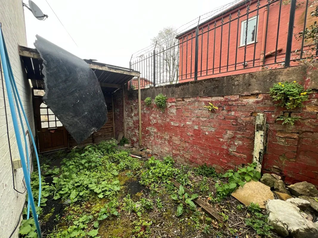 3 bedroom semi detached house in Tipton