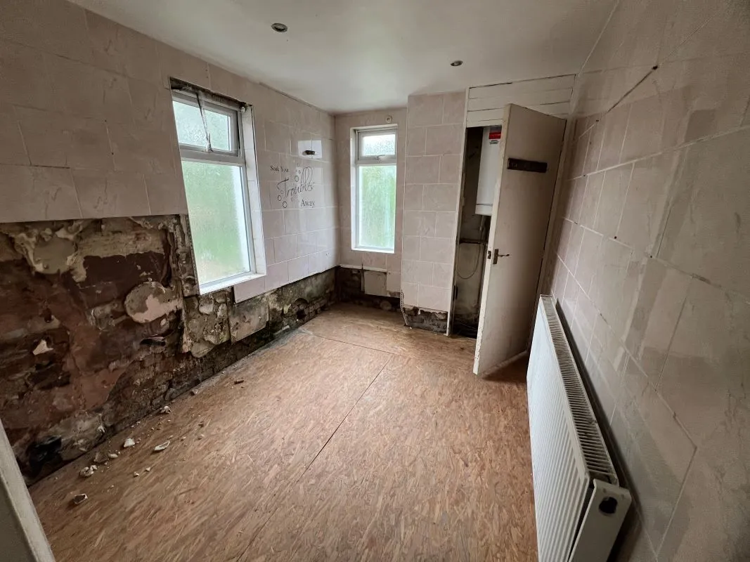 3 bedroom semi detached house in Tipton