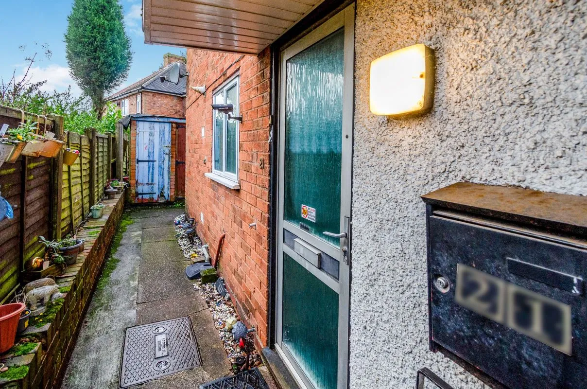 2 bedroom maisonette in Walsall