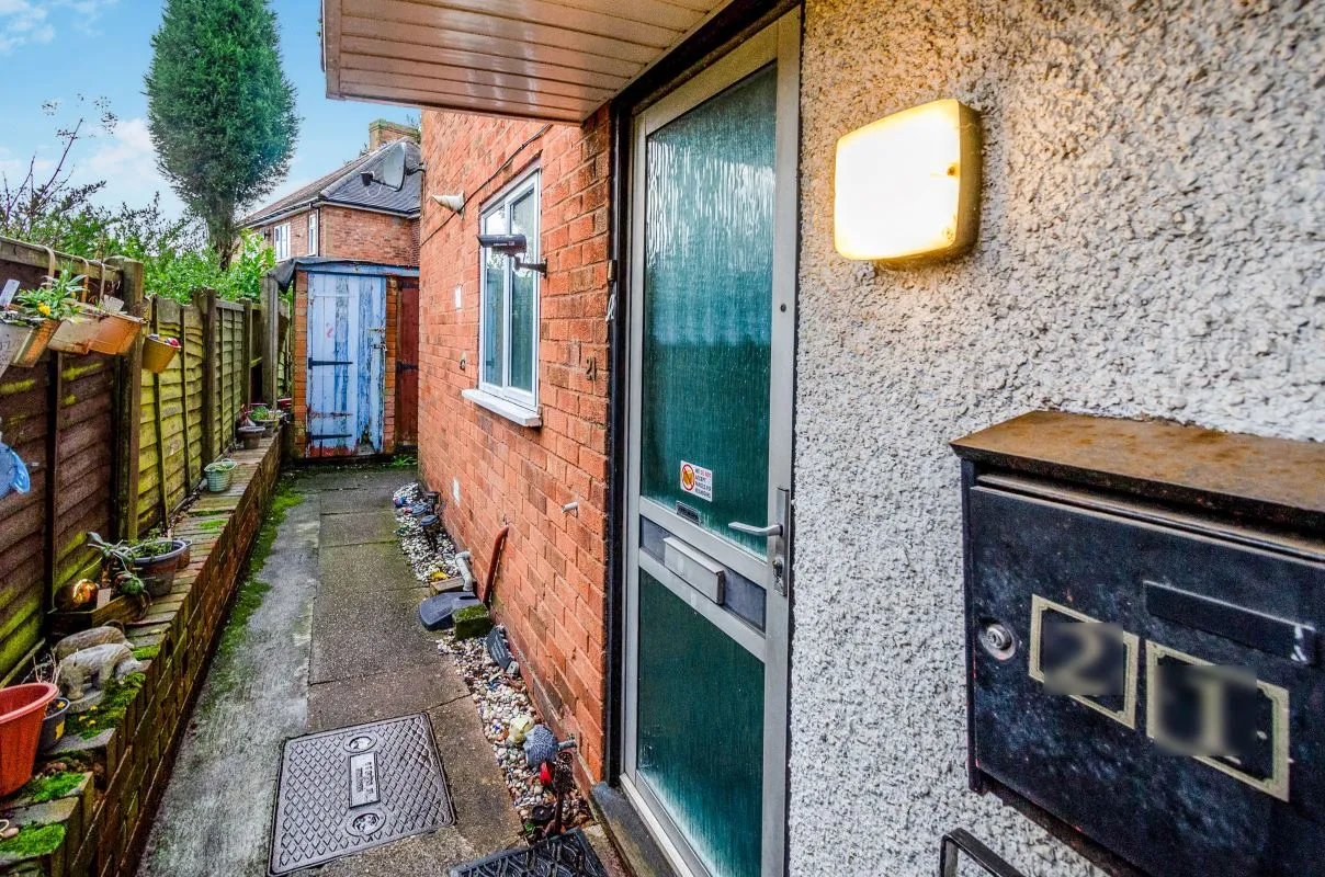 2 bedroom maisonette in Walsall