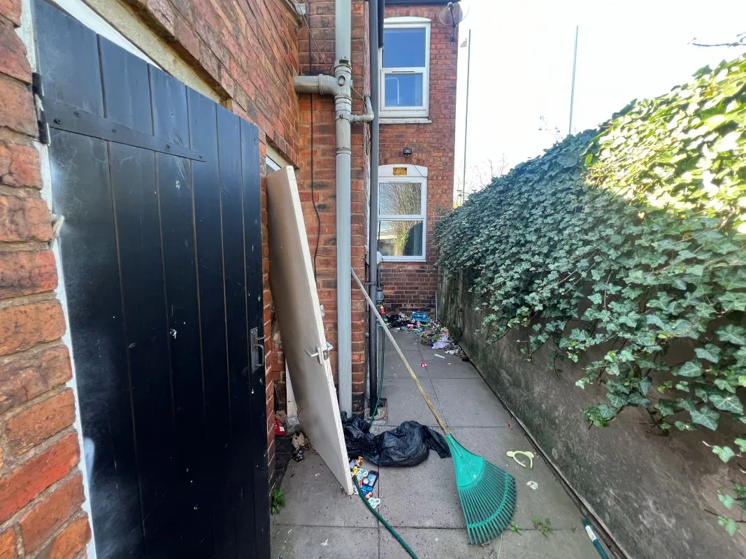2 bedroom end terraced house in Walsall