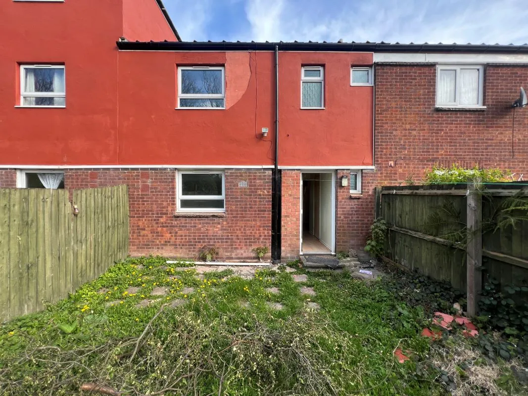 3 bedroom mid terraced house in Dawley, Telford