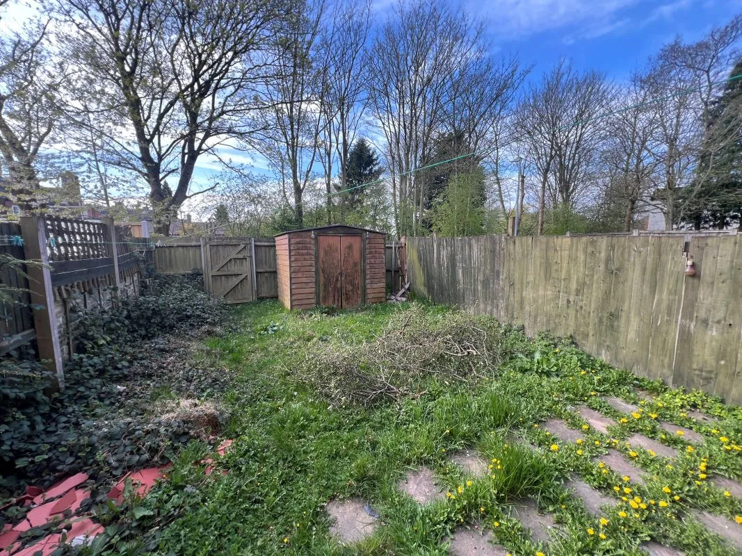3 bedroom mid terraced house in Dawley, Telford