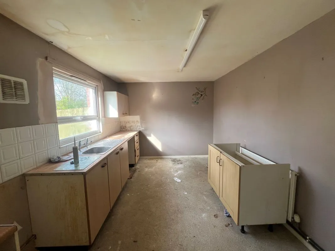 3 bedroom mid terraced house in Dawley, Telford