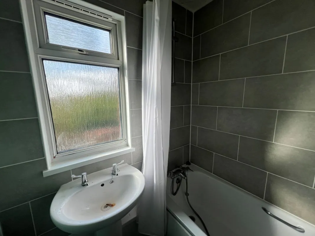 3 bedroom mid terraced house in Dawley, Telford