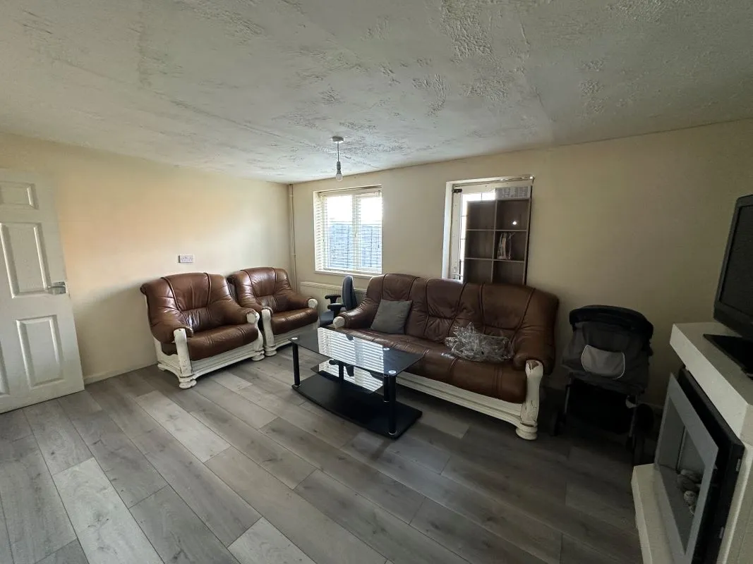 5 bedroom townhouse in Oldbury
