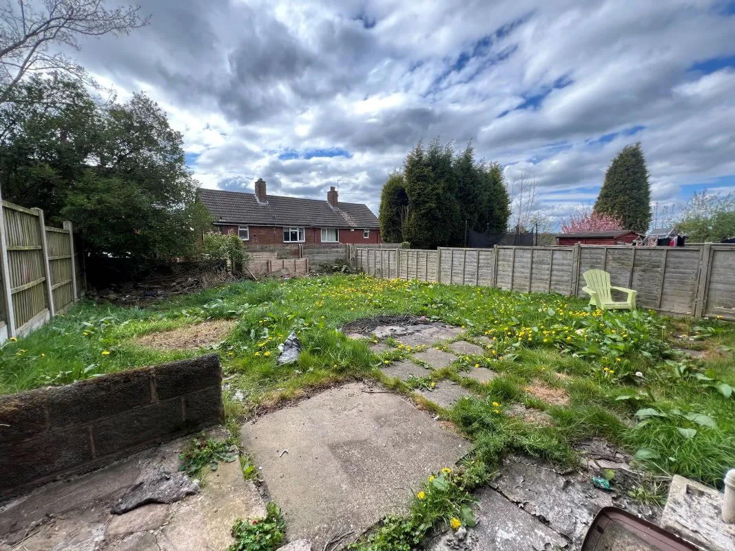 3 bedroom semi detached house in Stoke on Trent
