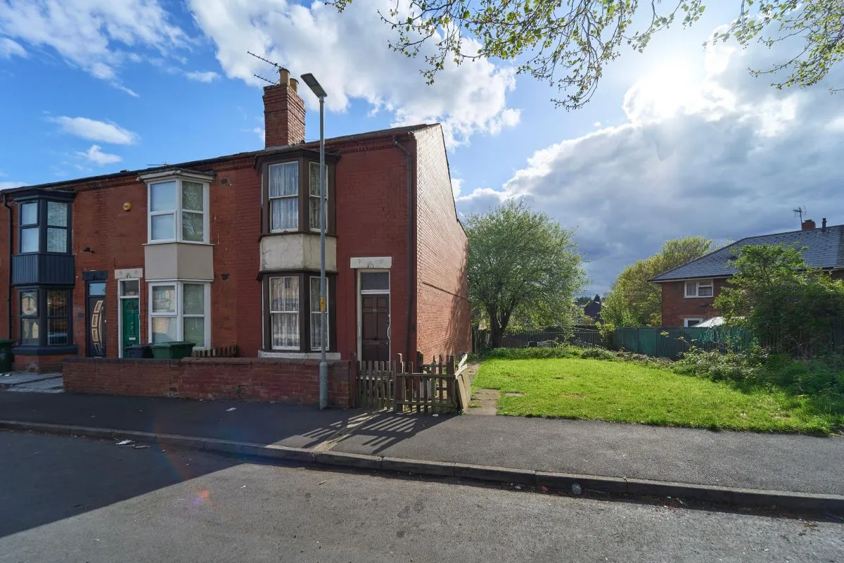 3 bedroom end terraced house in Walsall